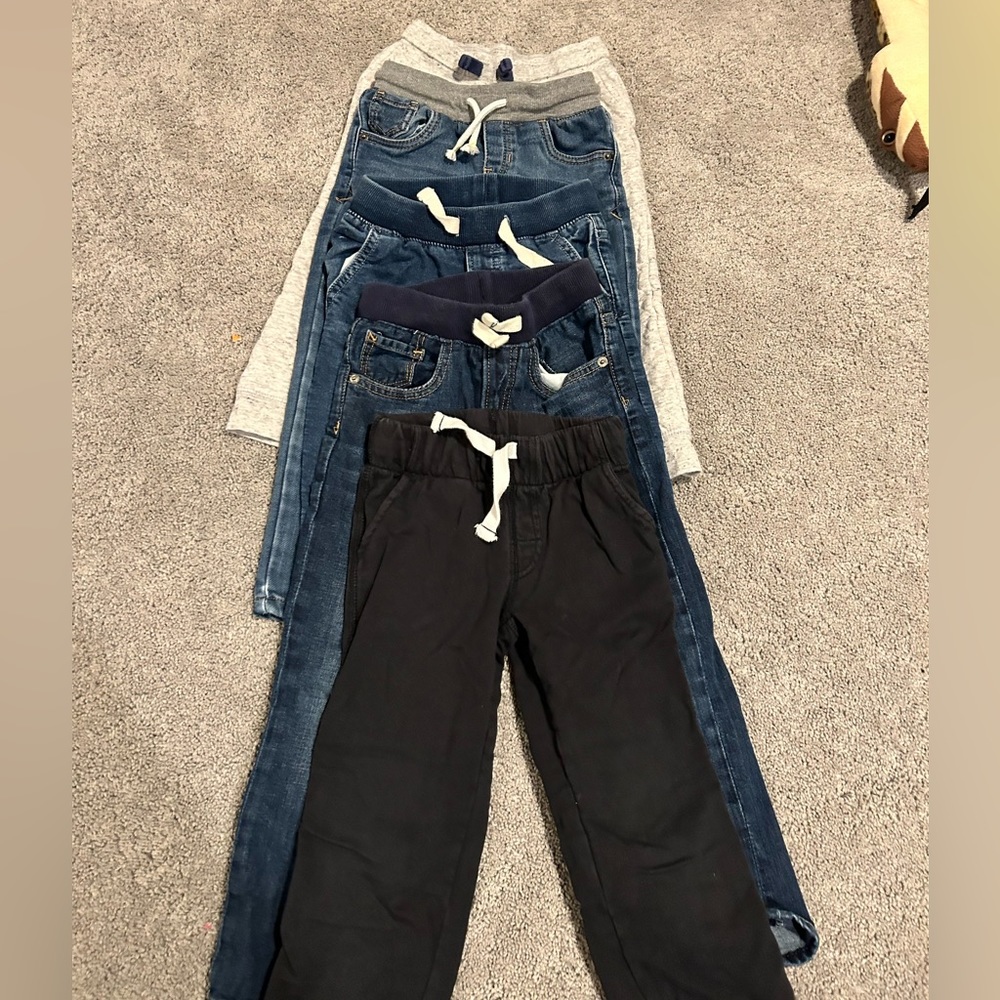 A bundle of 5 4T pants